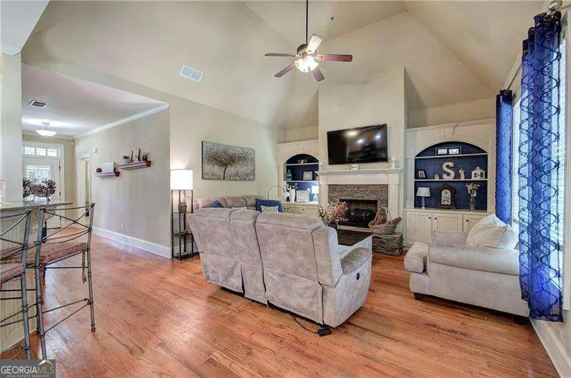27 Summer Place NW