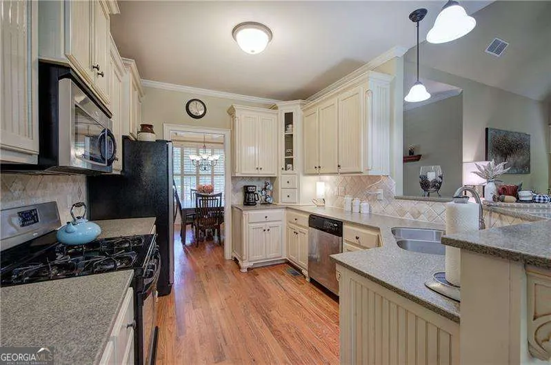 27 Summer Place NW