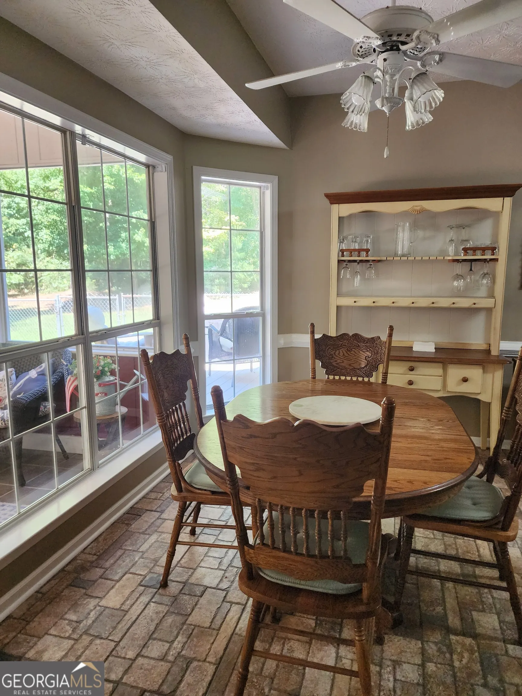 520 W Lake Drive