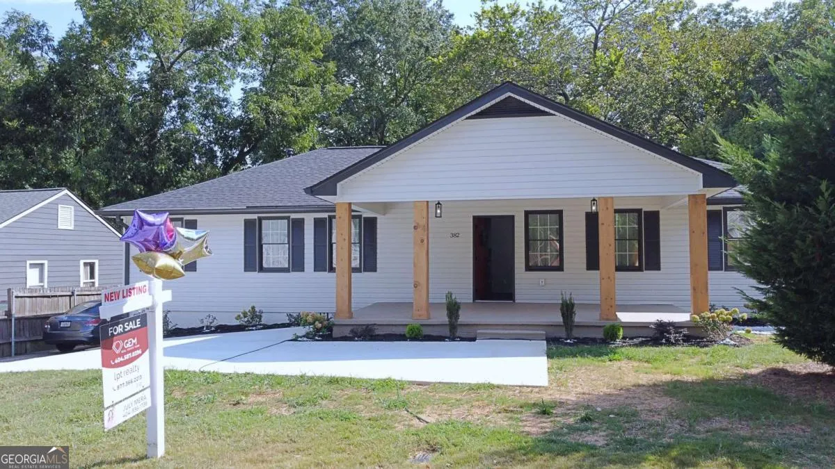 382 MCARTHUR Drive NE