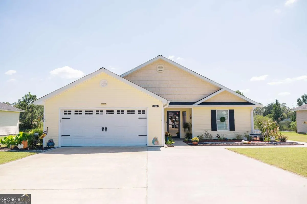 210 Twinn Lakes