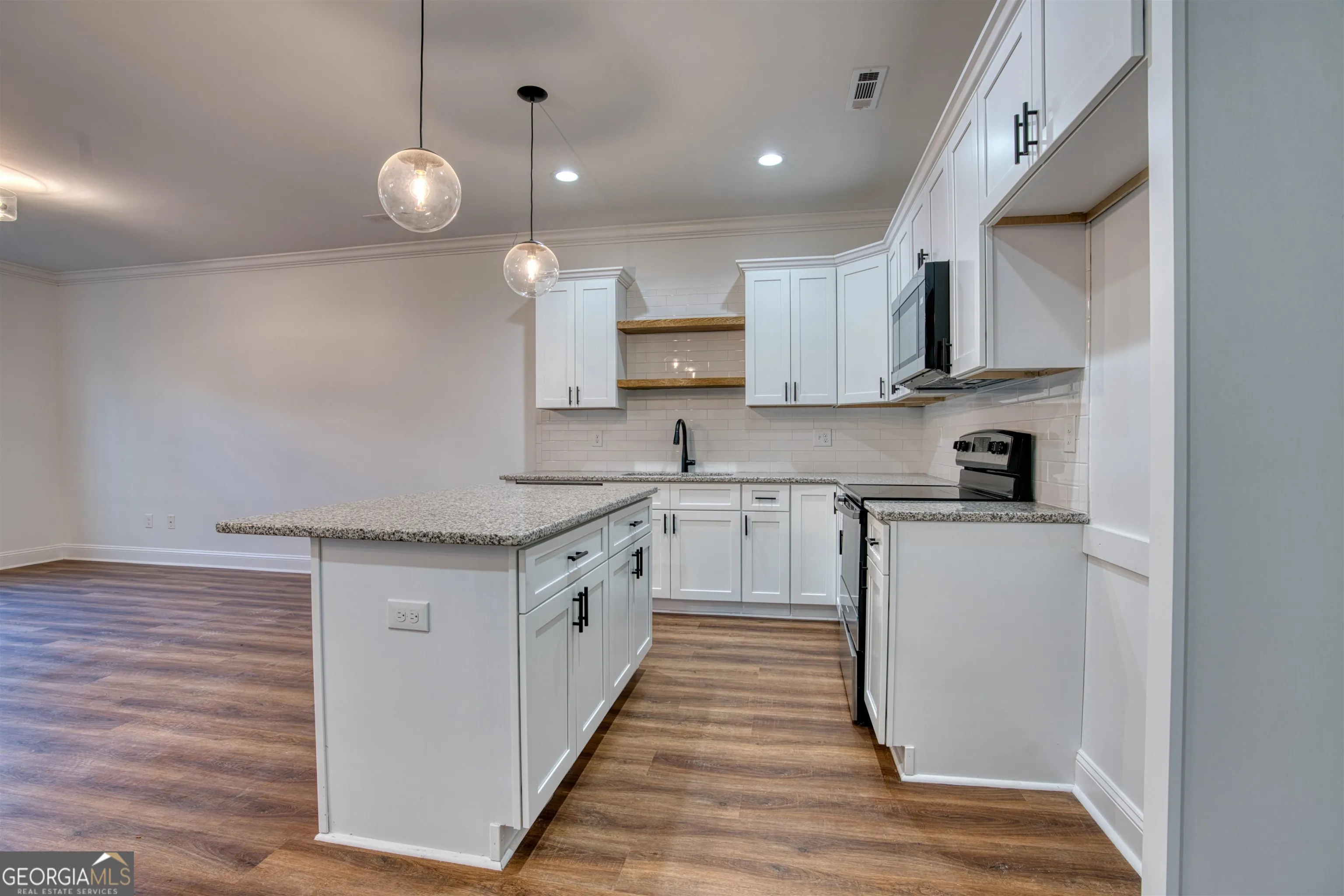 25 138 East Eighth Avenue, #25