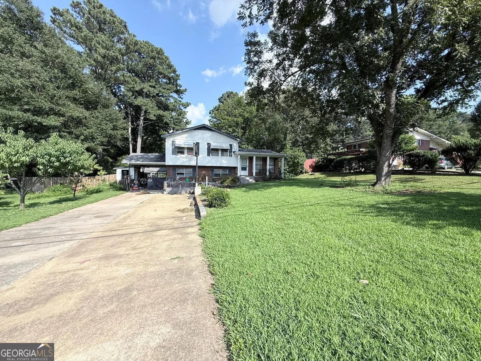 2595 Lakeridge Circle NW