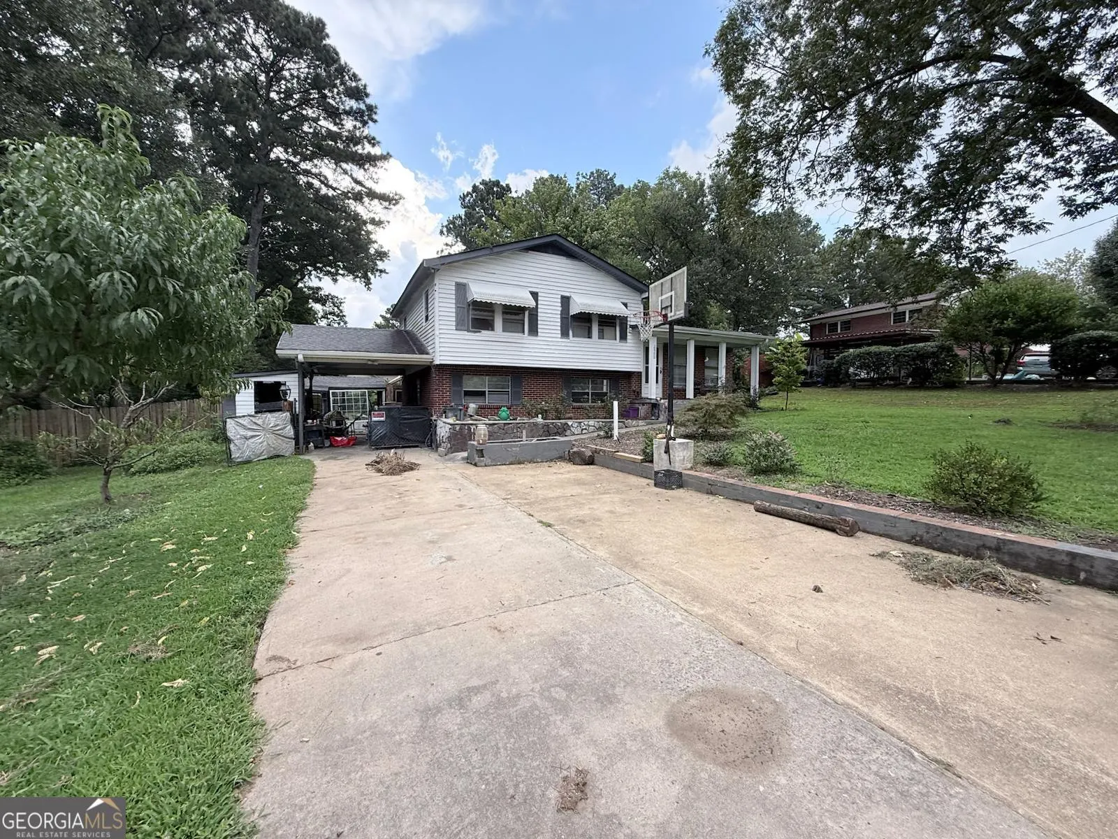 2595 Lakeridge Circle NW