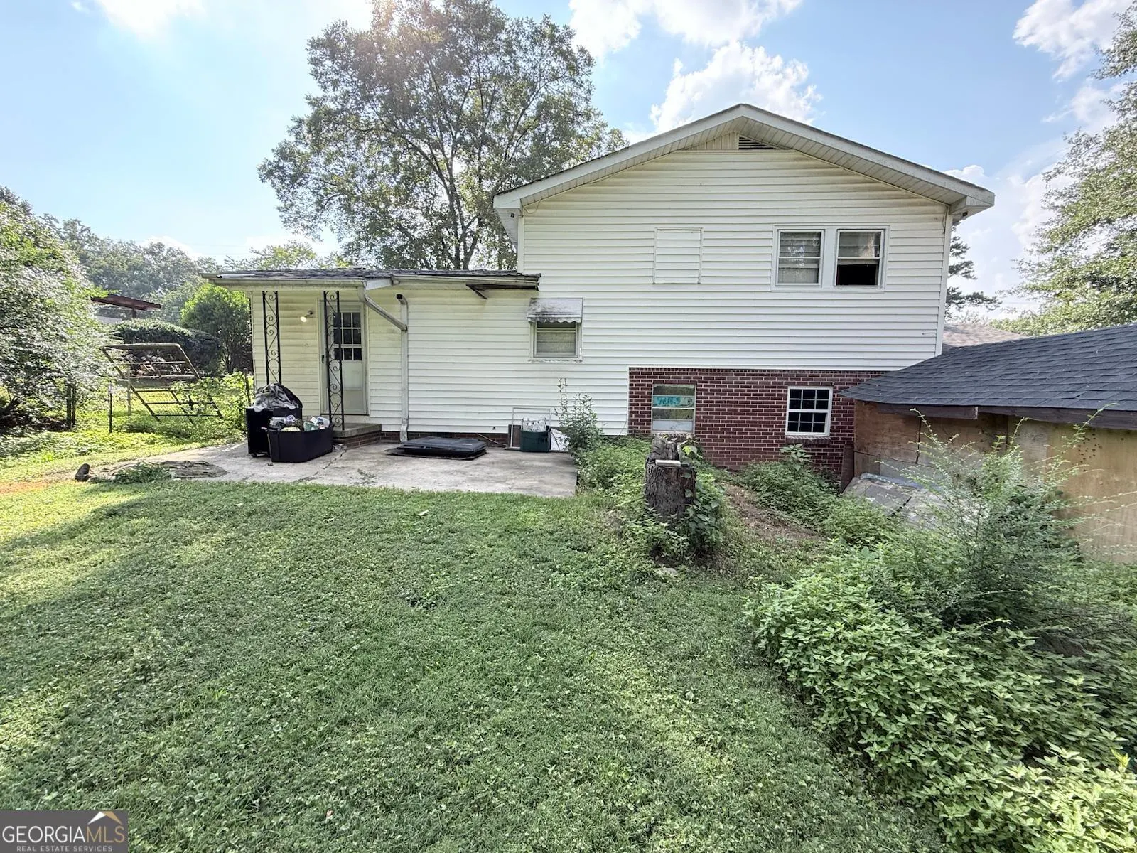 2595 Lakeridge Circle NW