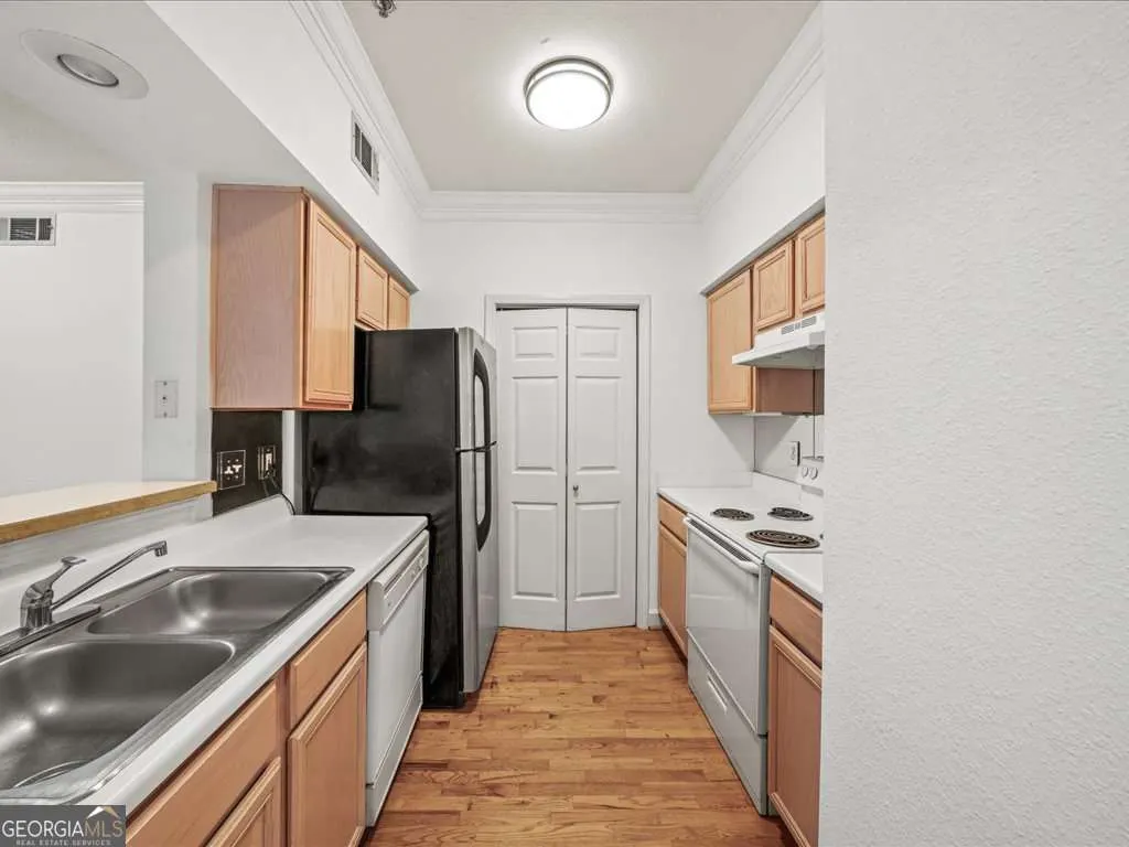 213 3777 Peachtree Road NE, #213