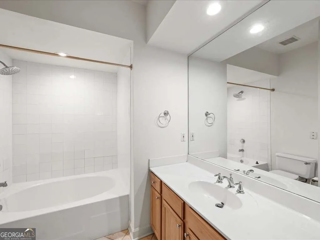 213 3777 Peachtree Road NE, #213