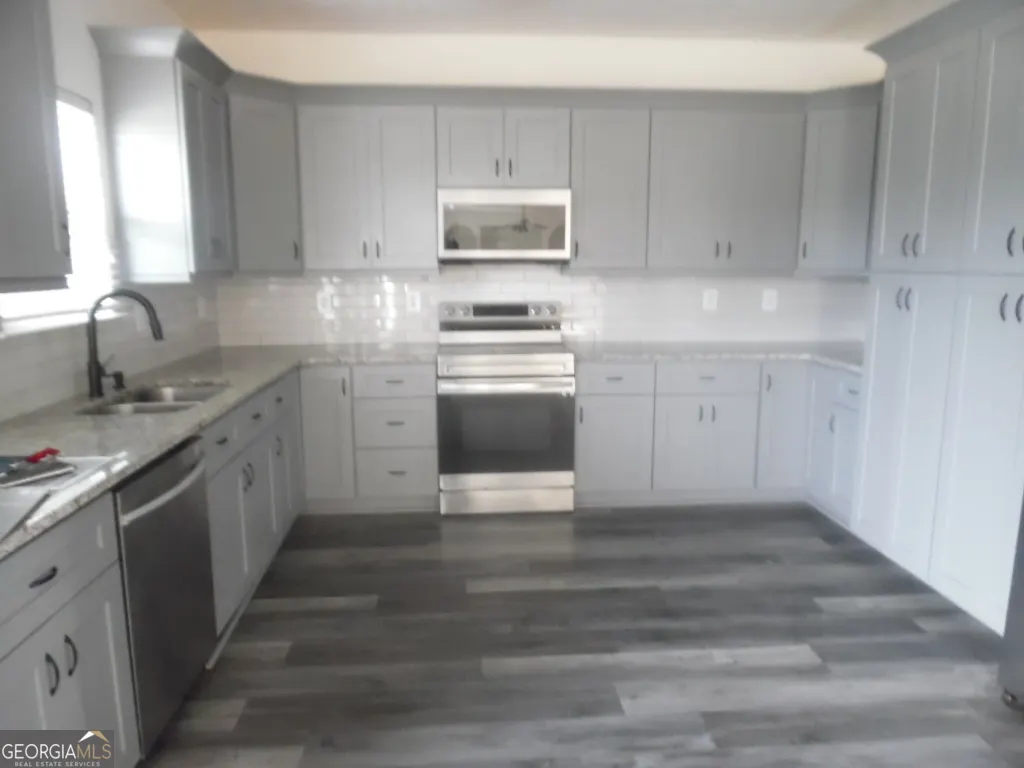1212 ASHTON PARK Drive