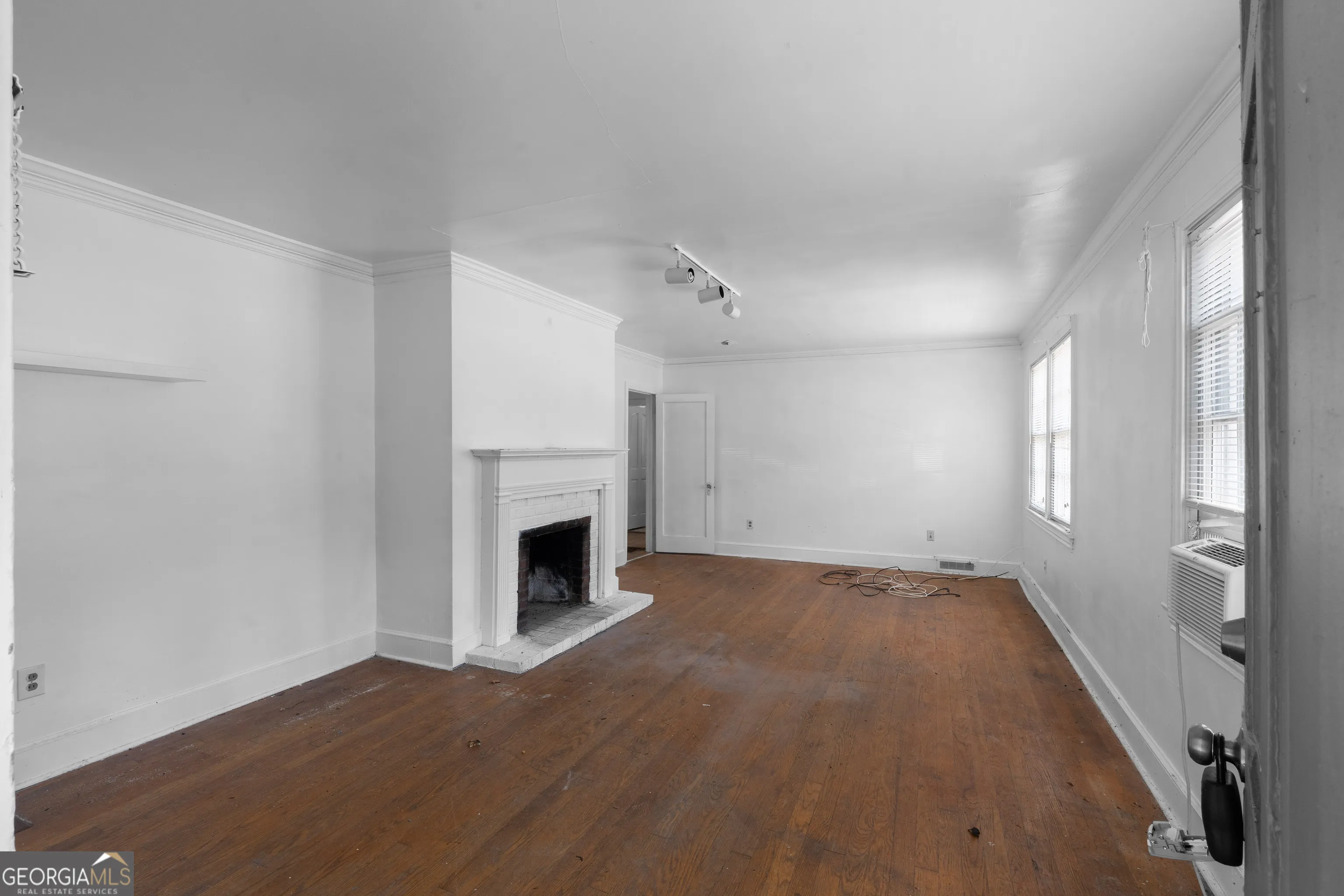 2102 E Roxboro Road NE