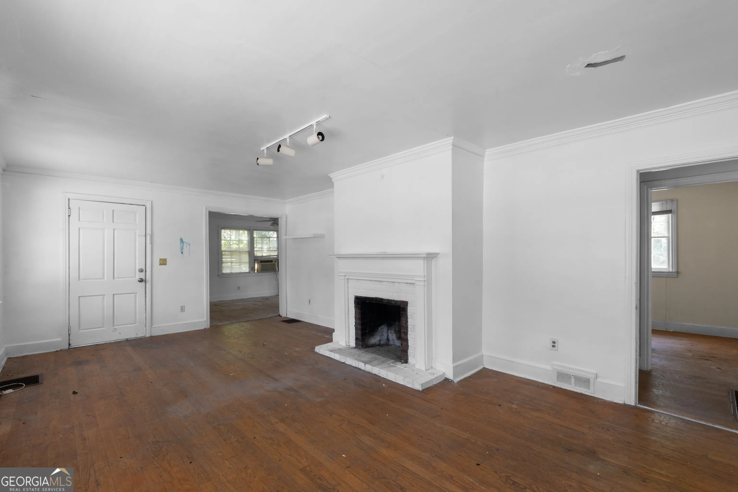 2102 E Roxboro Road NE