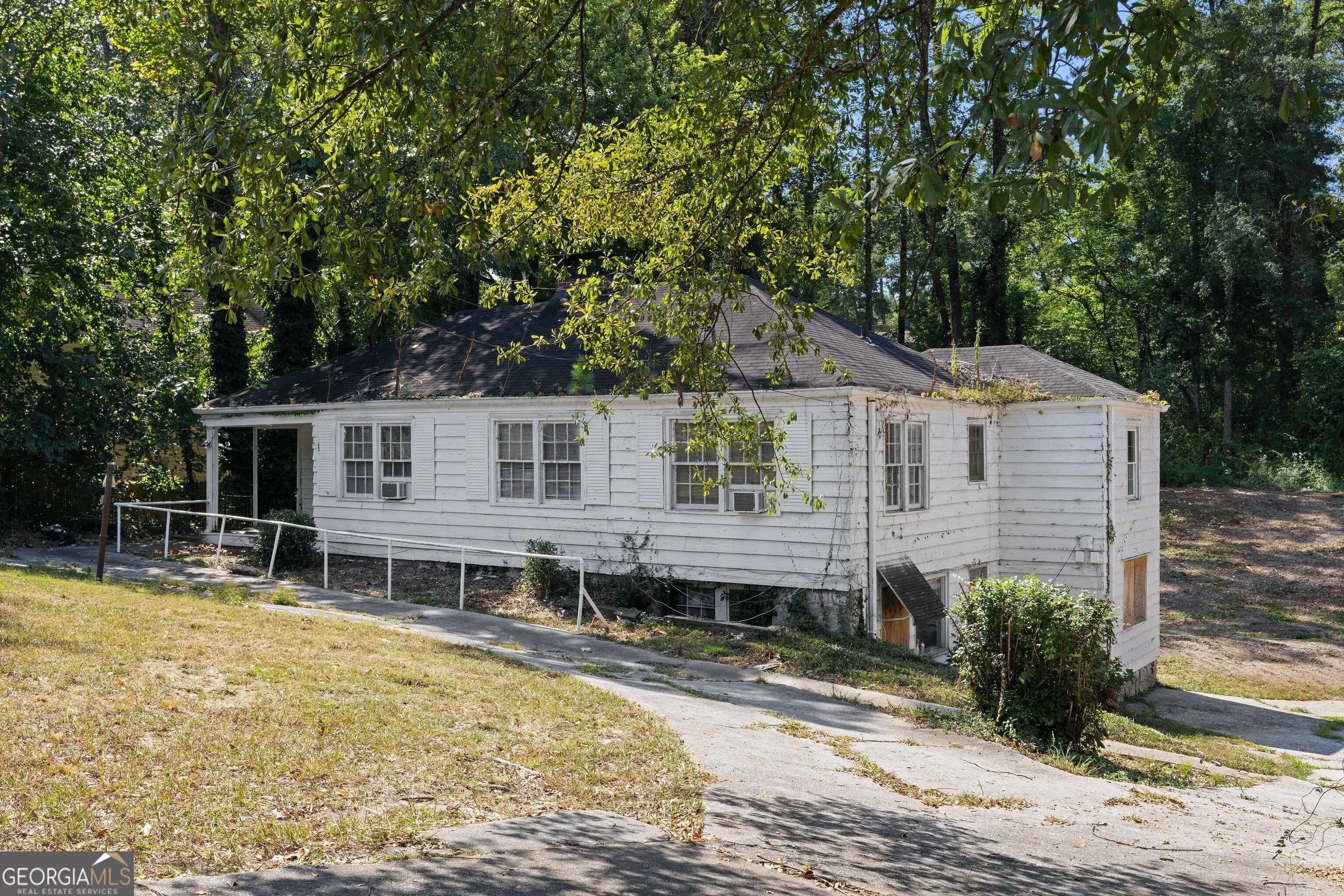 2102 E Roxboro Road NE