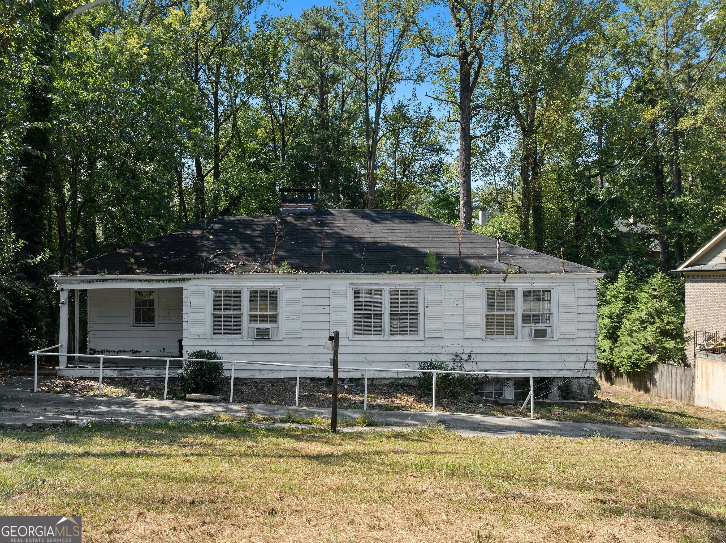 2102 E Roxboro Road NE