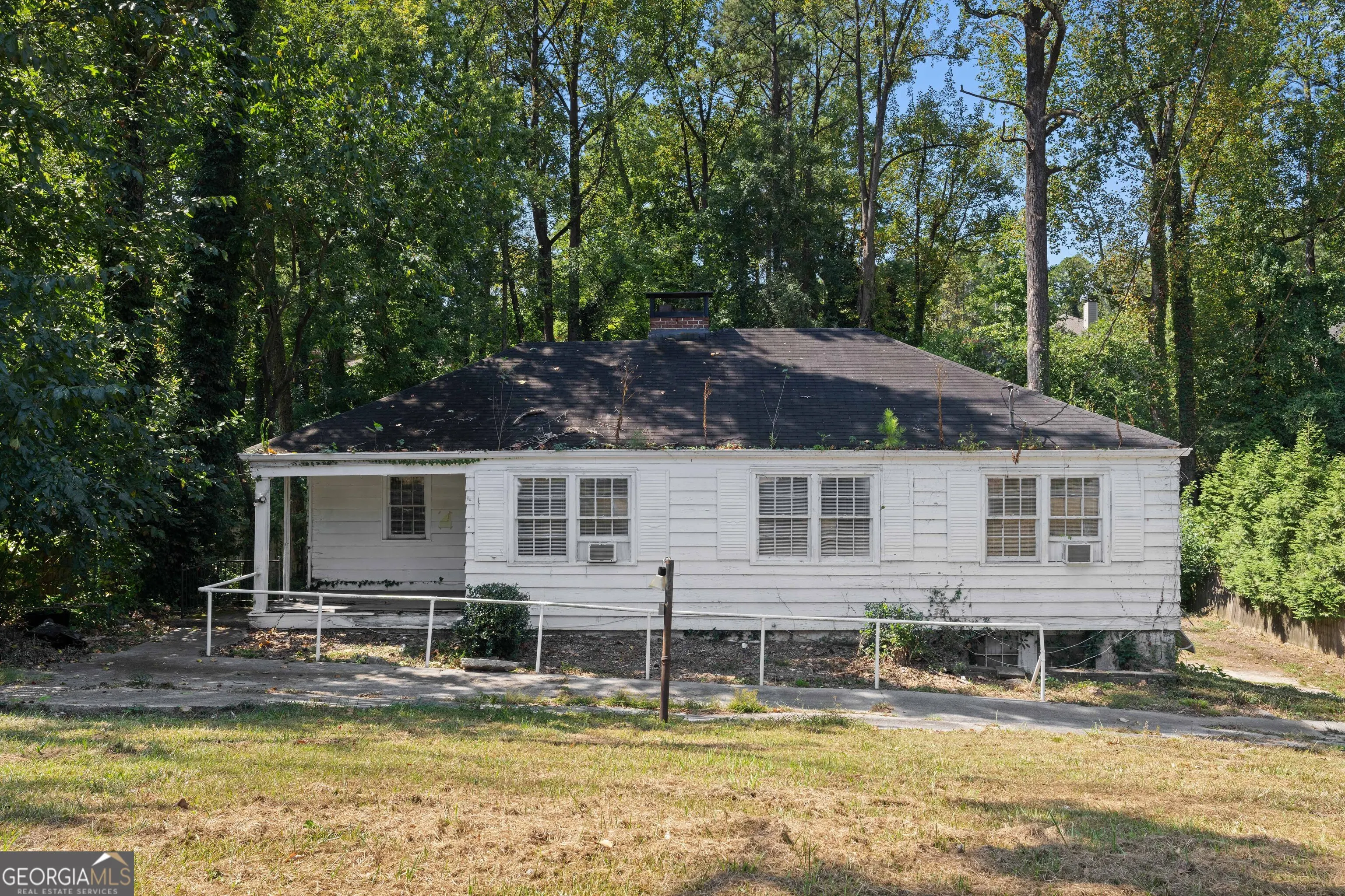 2102 E Roxboro Road NE