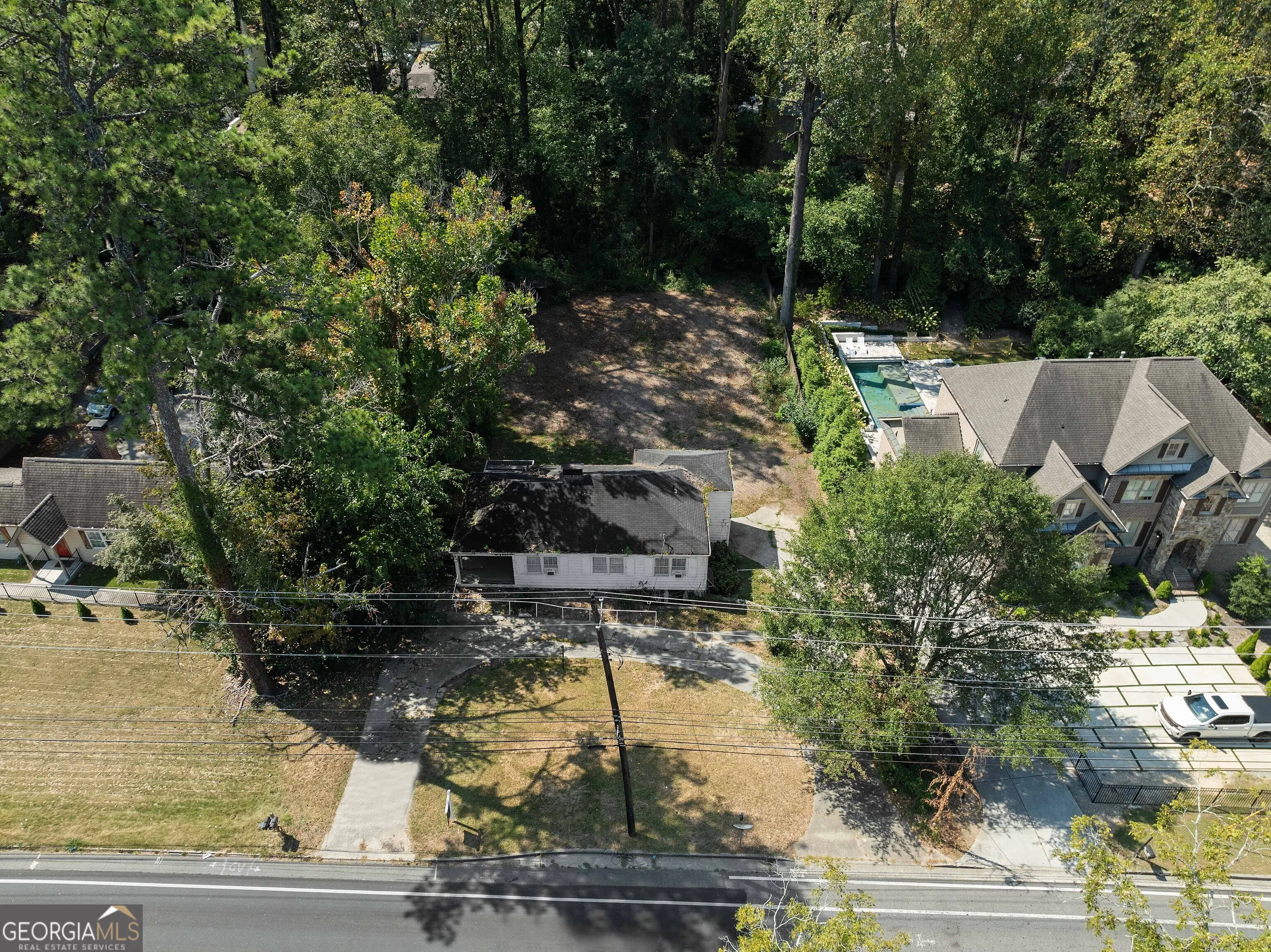 2102 E Roxboro Road NE