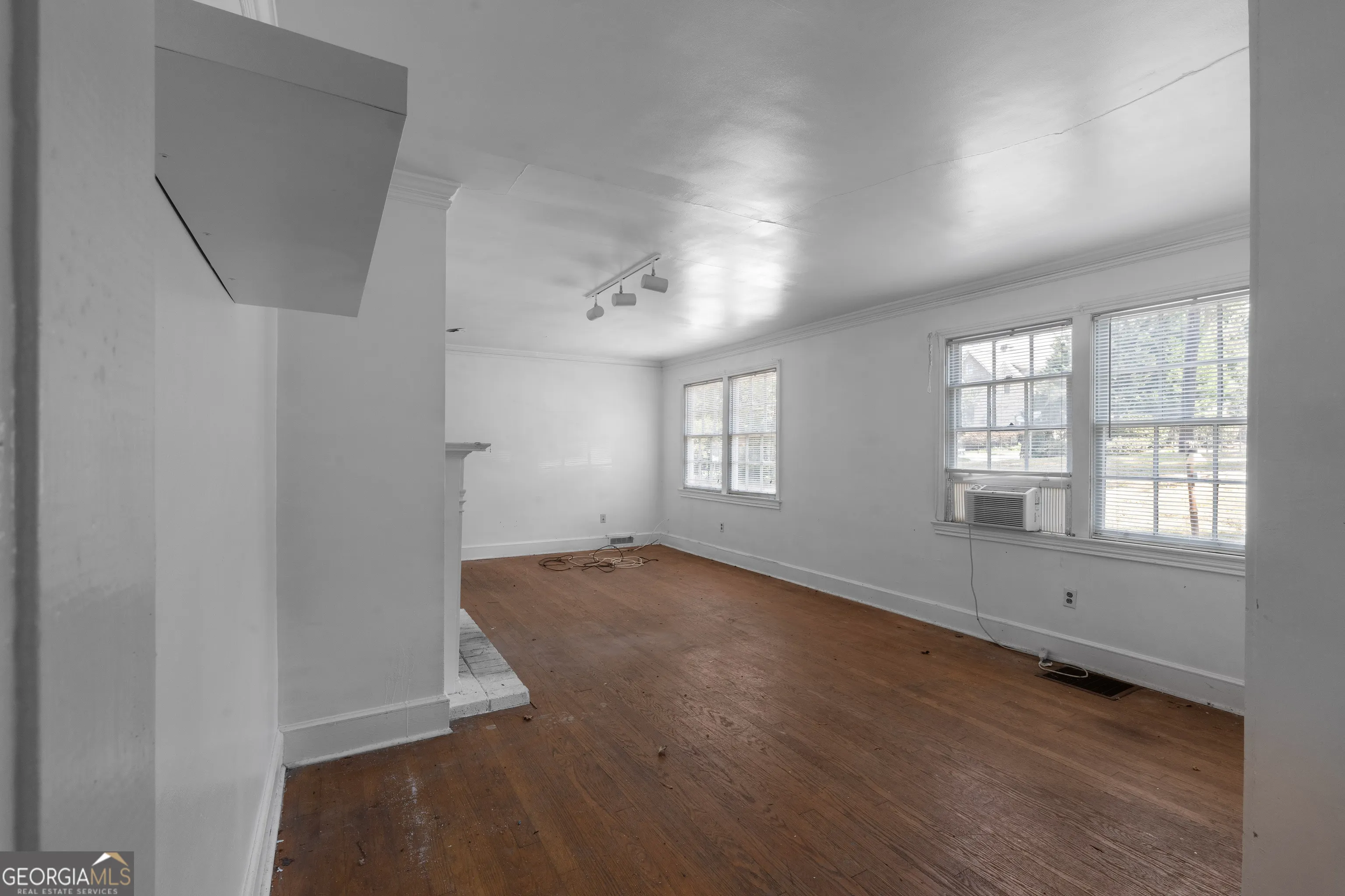 2102 E Roxboro Road NE