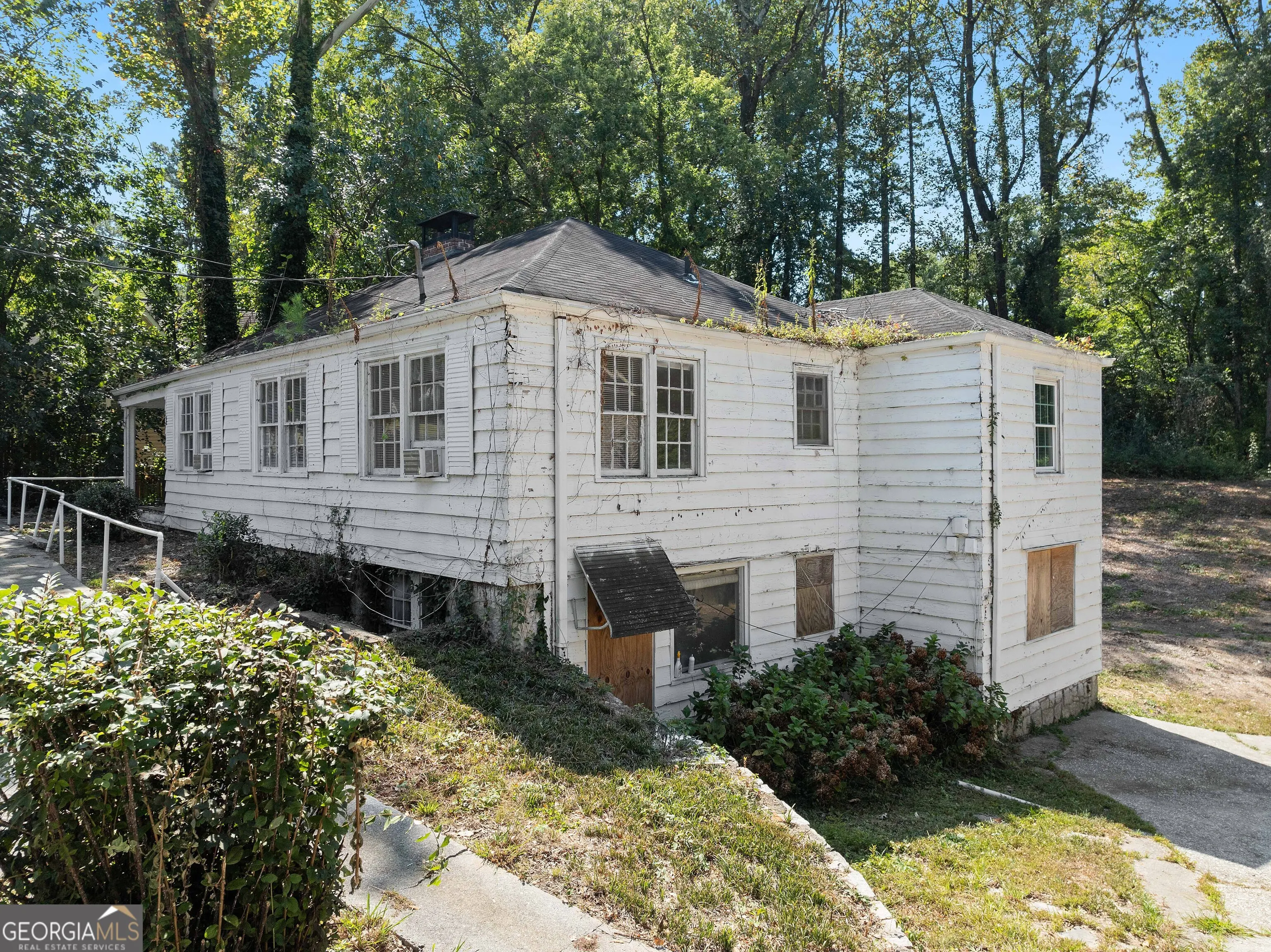 2102 E Roxboro Road NE