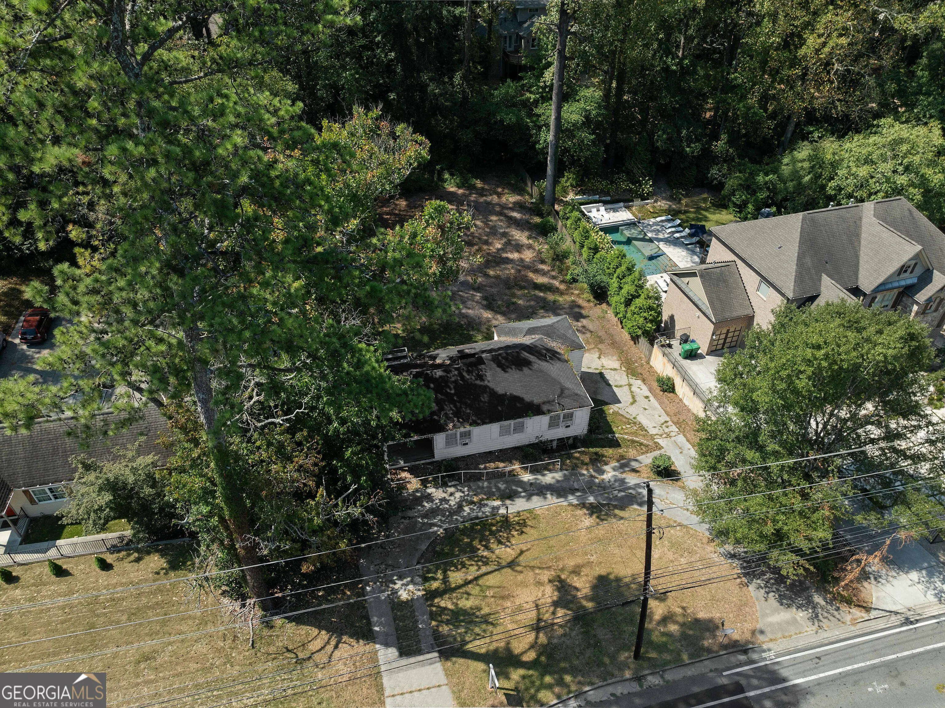 2102 E Roxboro Road NE