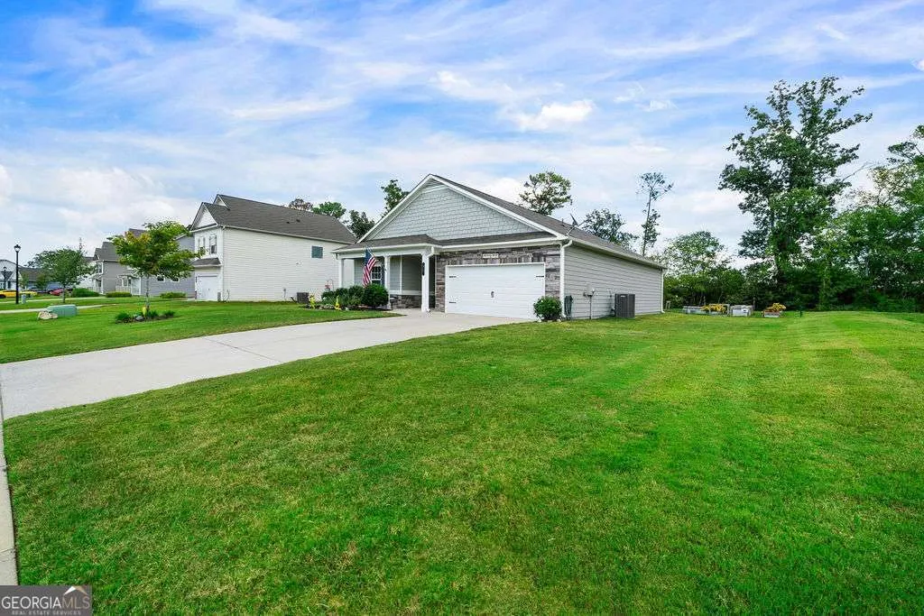 38 Woody Way