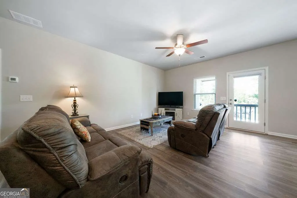 38 Woody Way