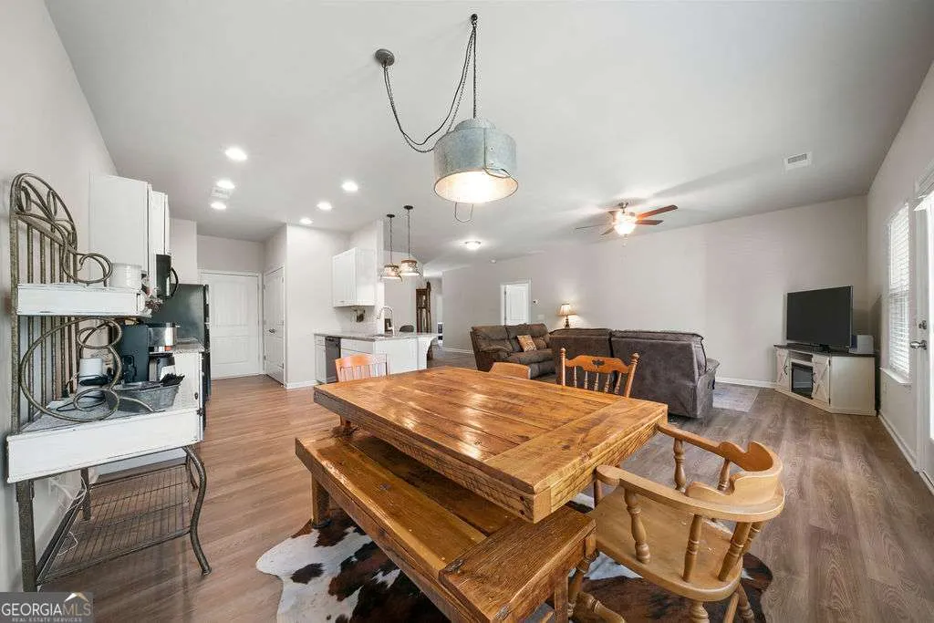 38 Woody Way