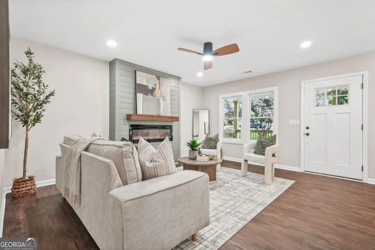 1675 White Oak Way