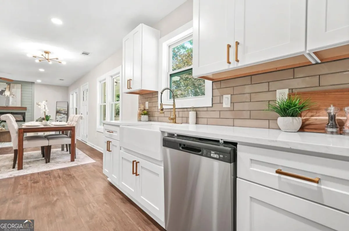 1675 White Oak Way