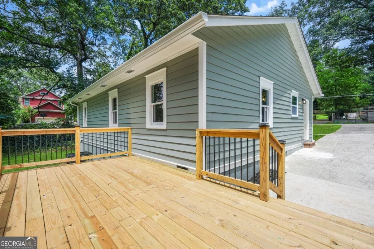1675 White Oak Way