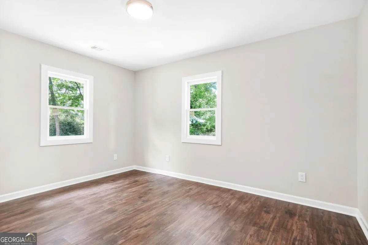 1675 White Oak Way