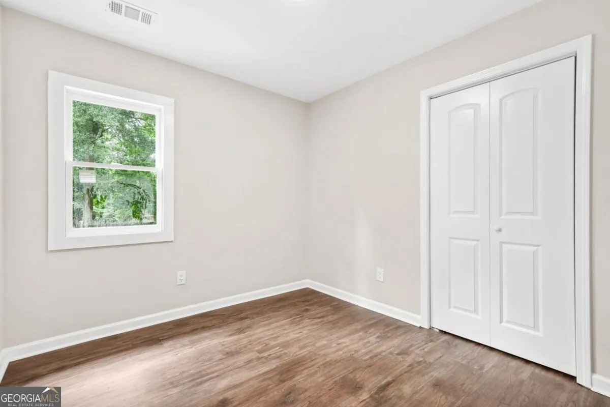 1675 White Oak Way