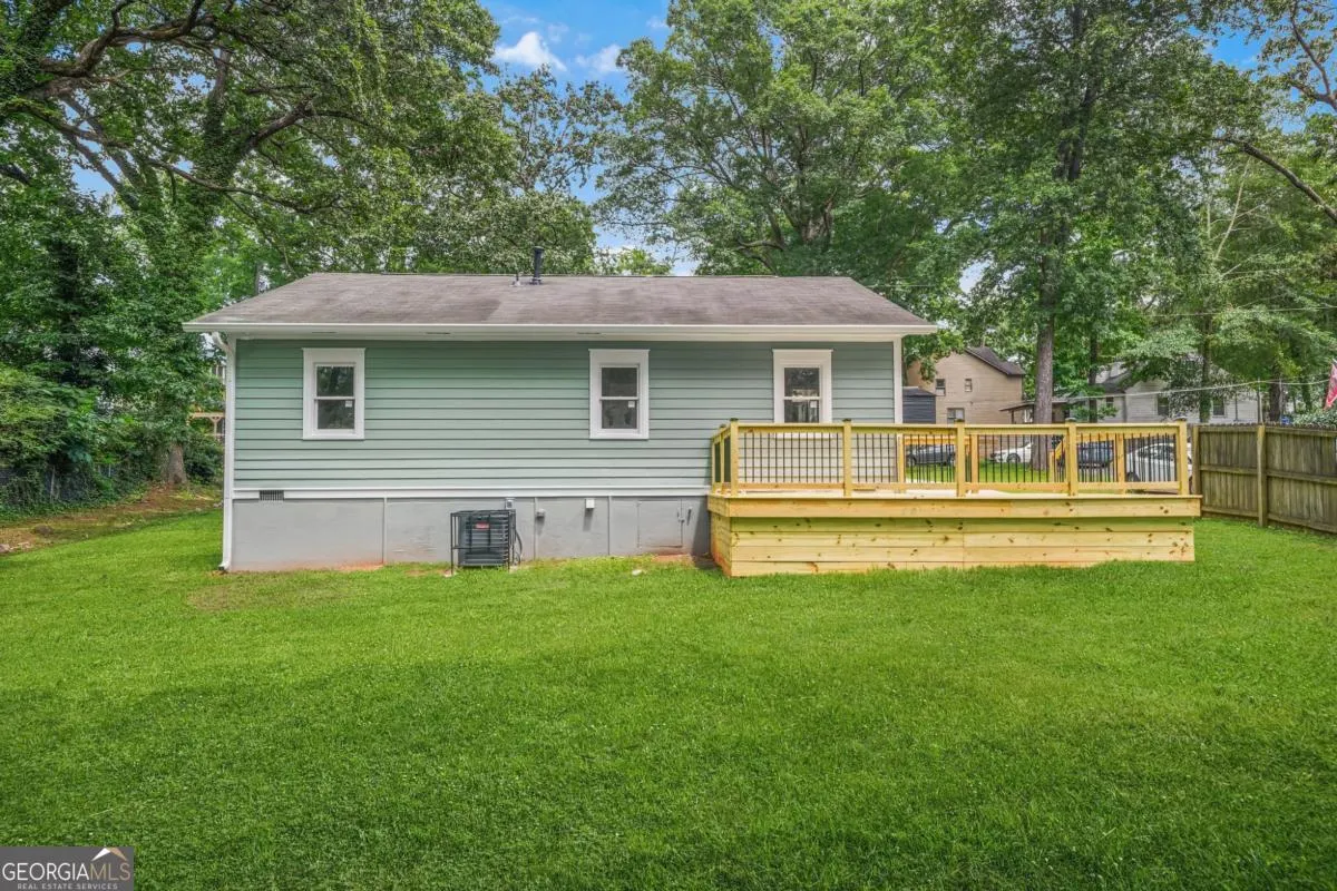 1675 White Oak Way