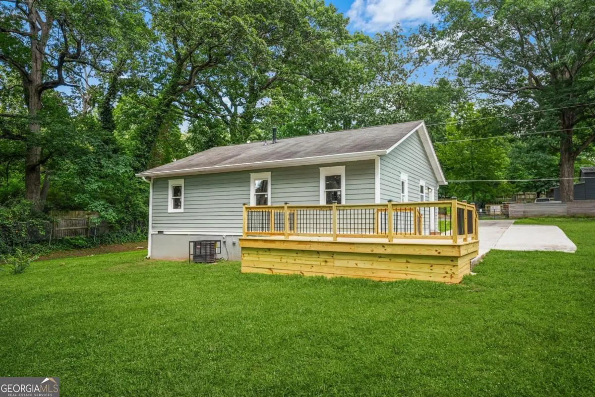 1675 White Oak Way
