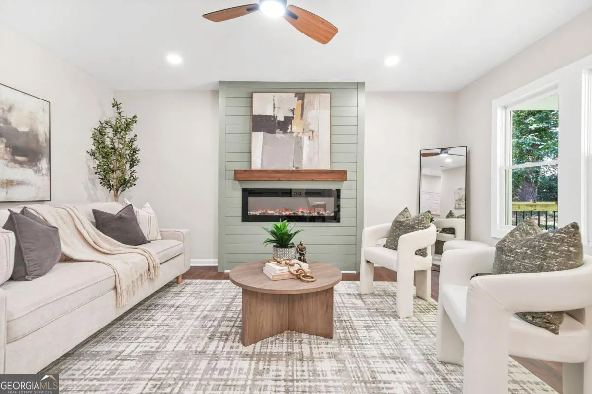 1675 White Oak Way