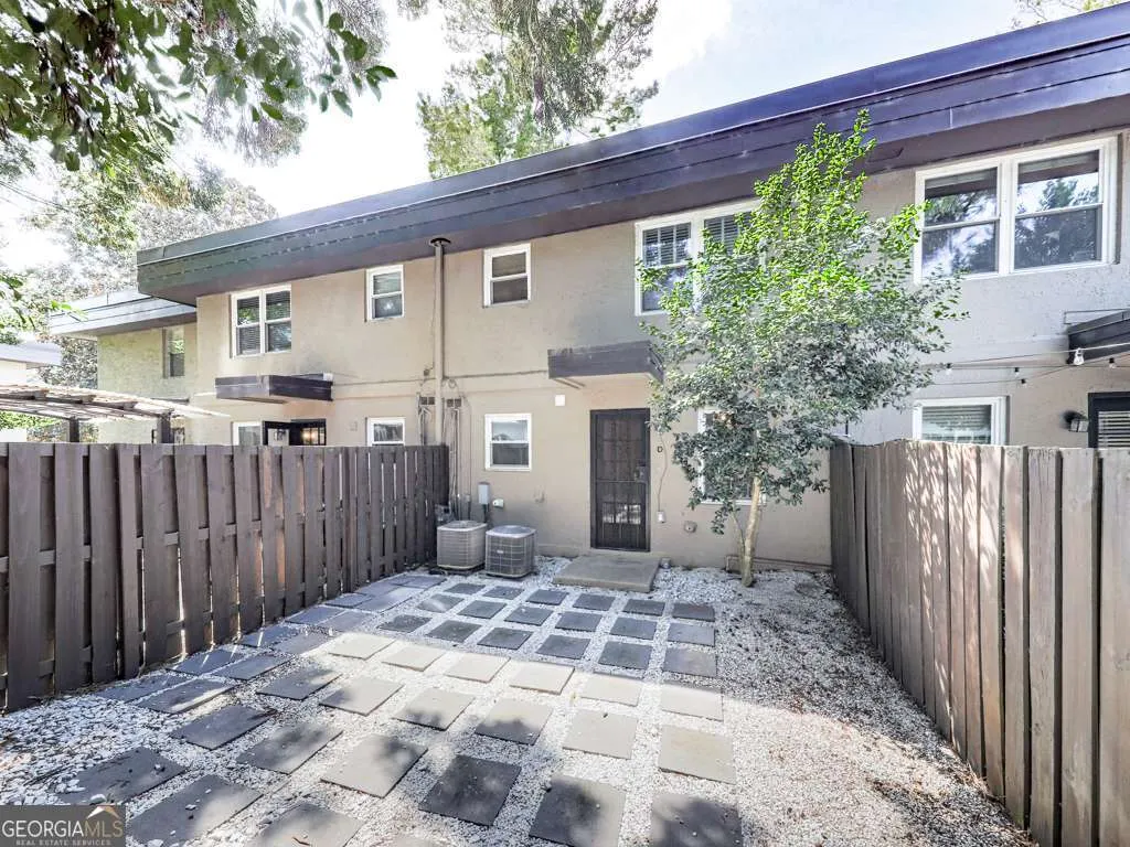 D 284 Lakemoore Drive NE, #D