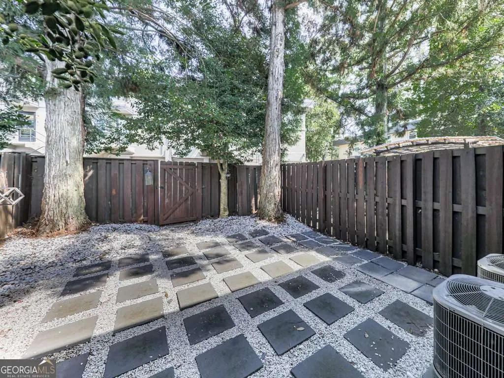 D 284 Lakemoore Drive NE, #D
