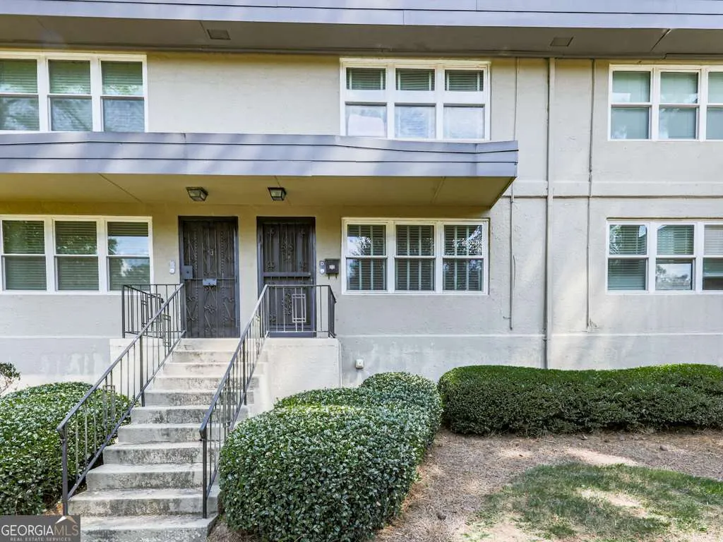 D 284 Lakemoore Drive NE, #D