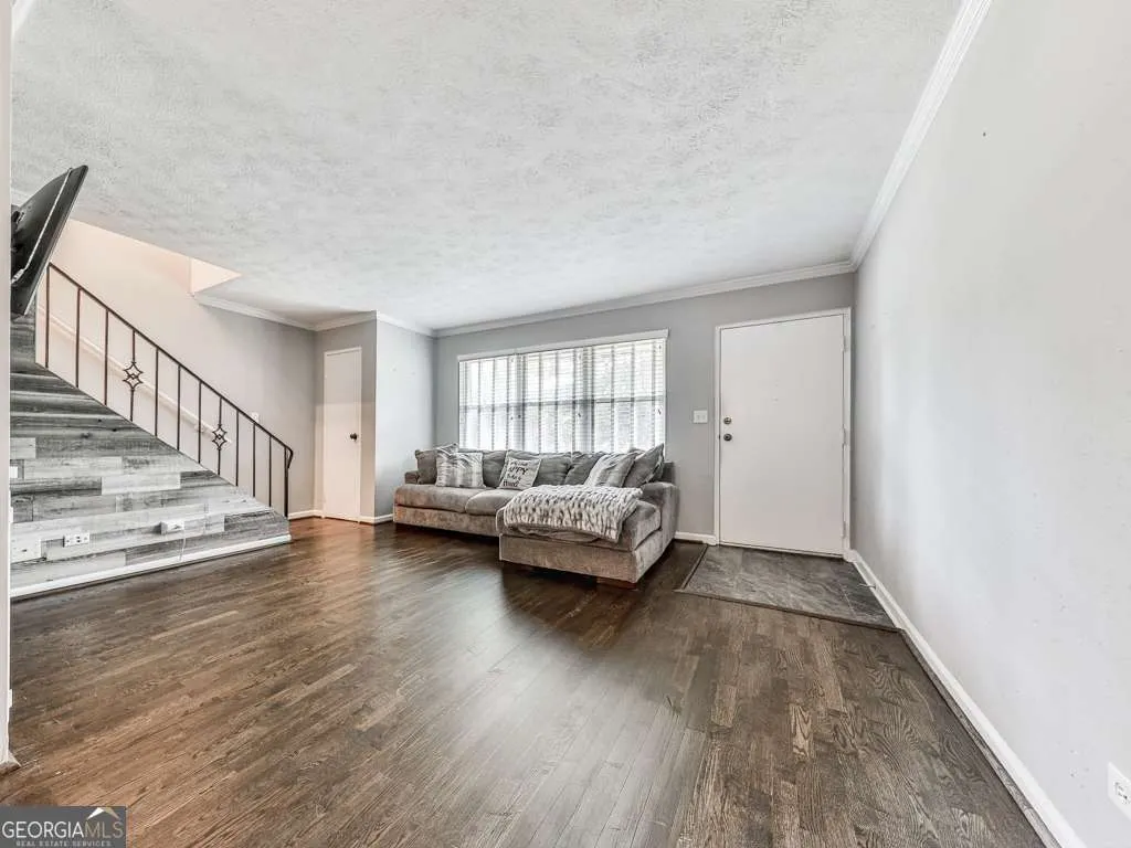 D 284 Lakemoore Drive NE, #D