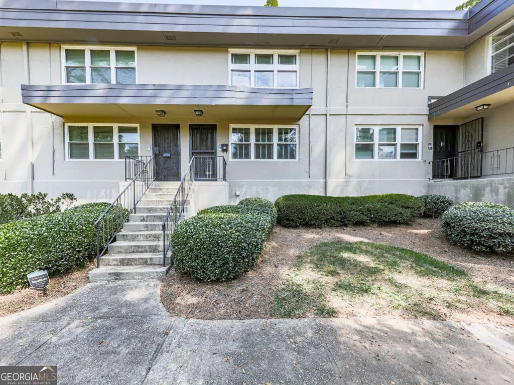 D 284 Lakemoore Drive NE, #D