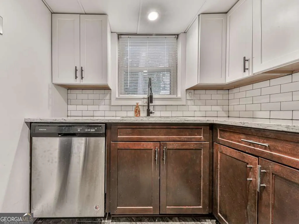 D 284 Lakemoore Drive NE, #D