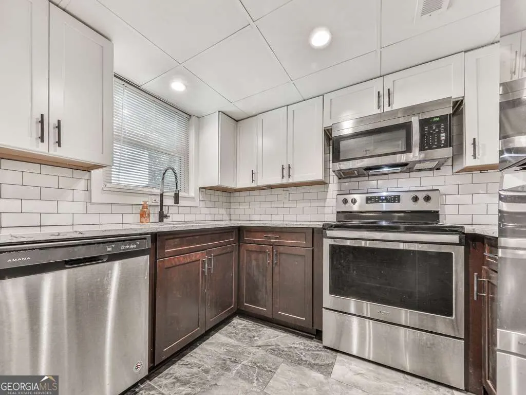 D 284 Lakemoore Drive NE, #D