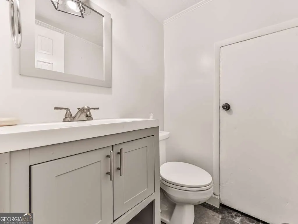 D 284 Lakemoore Drive NE, #D