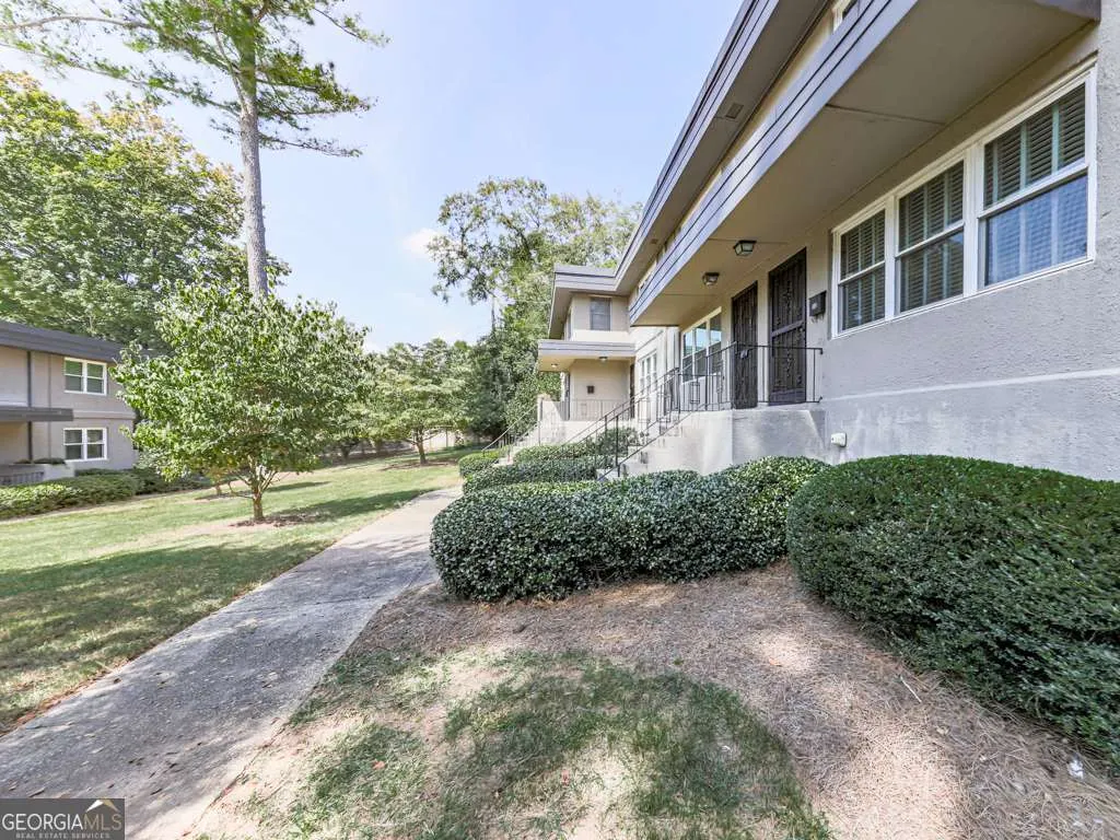 D 284 Lakemoore Drive NE, #D