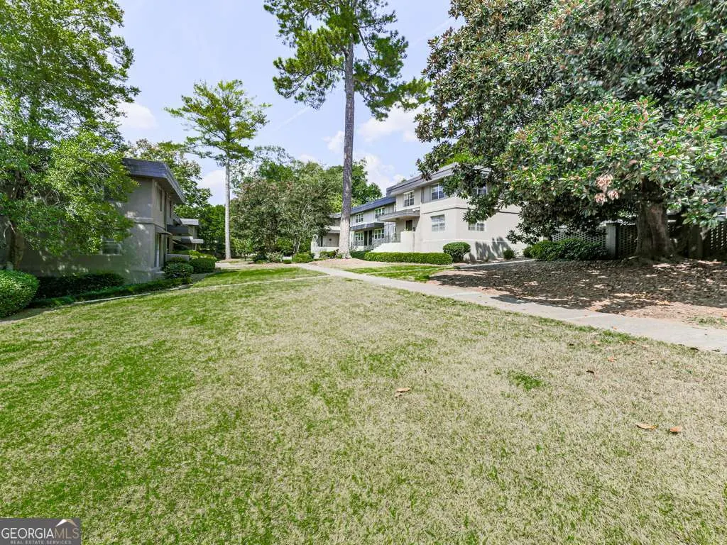 D 284 Lakemoore Drive NE, #D