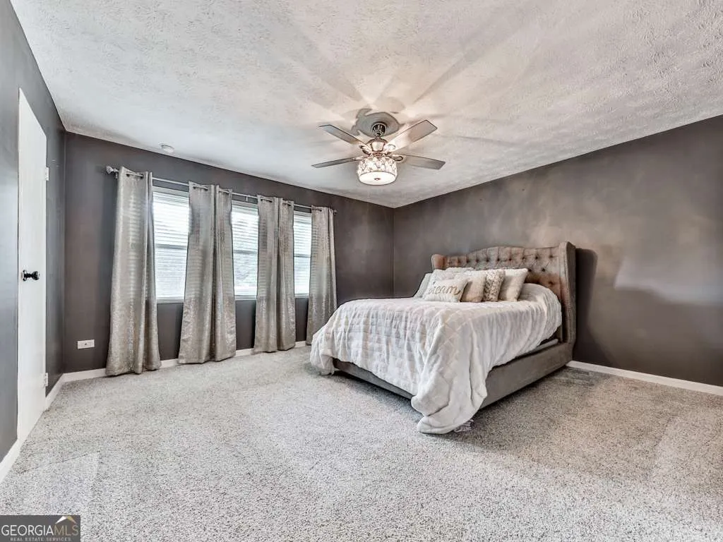 D 284 Lakemoore Drive NE, #D