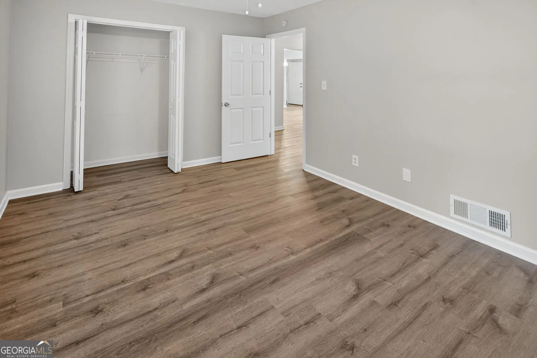 210 Riveredge Way