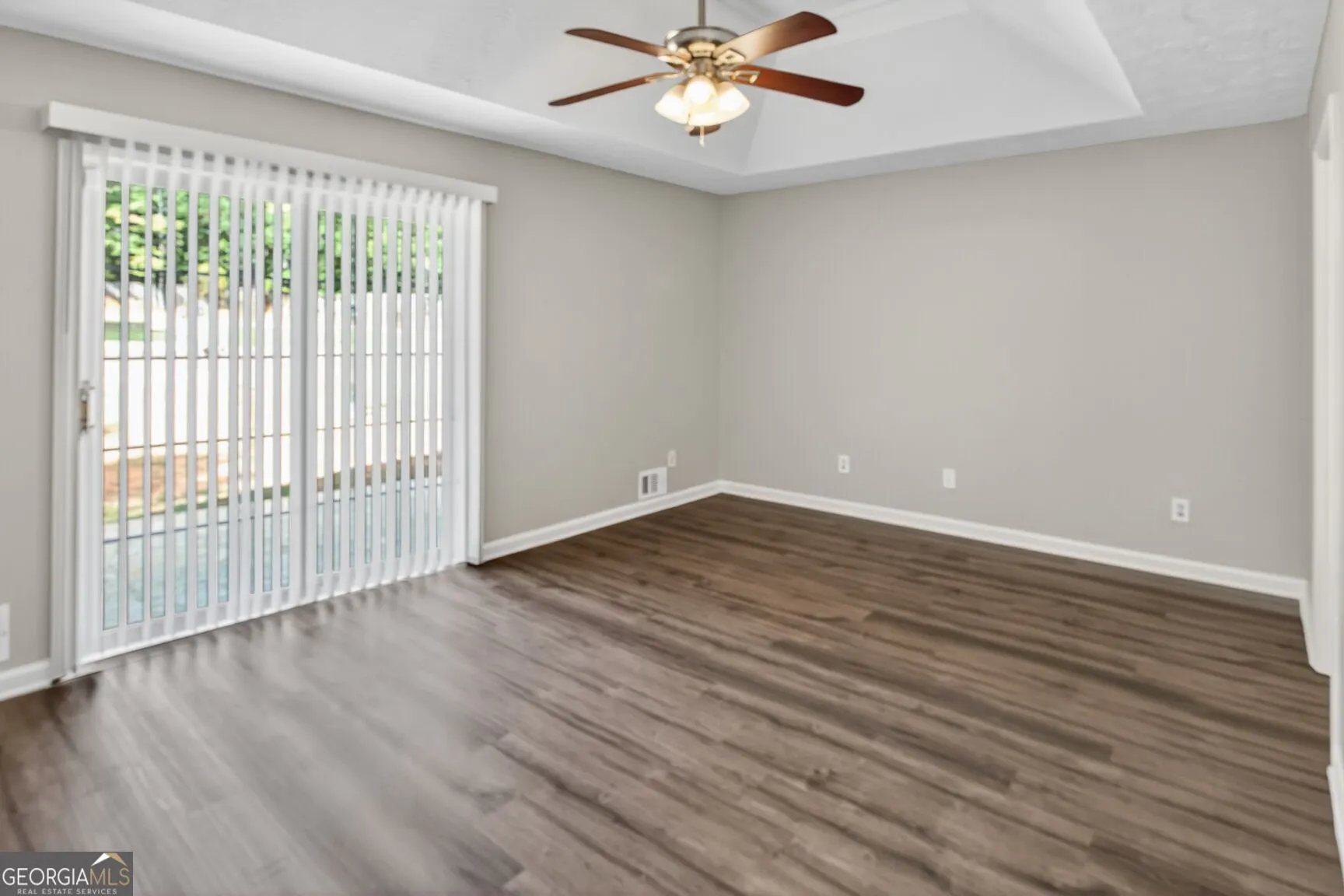 210 Riveredge Way
