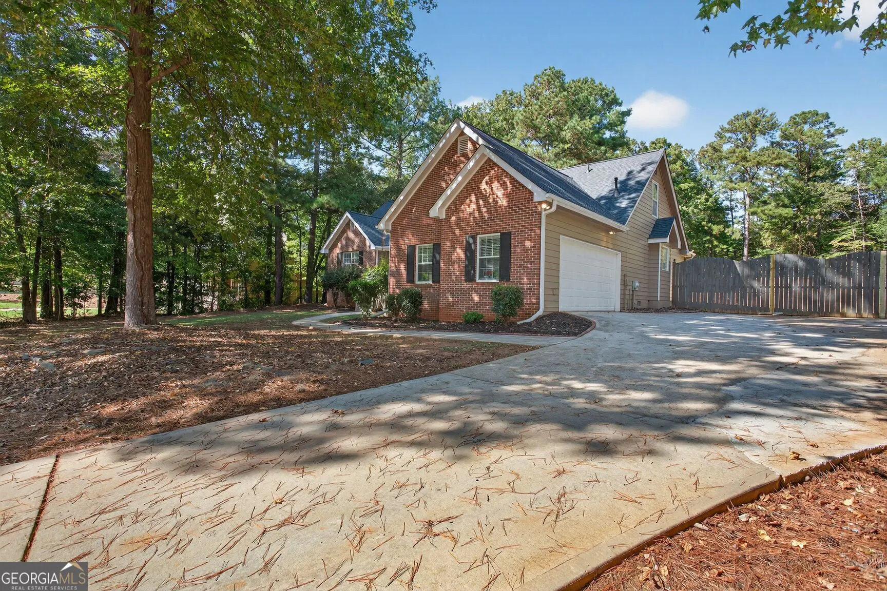 210 Riveredge Way