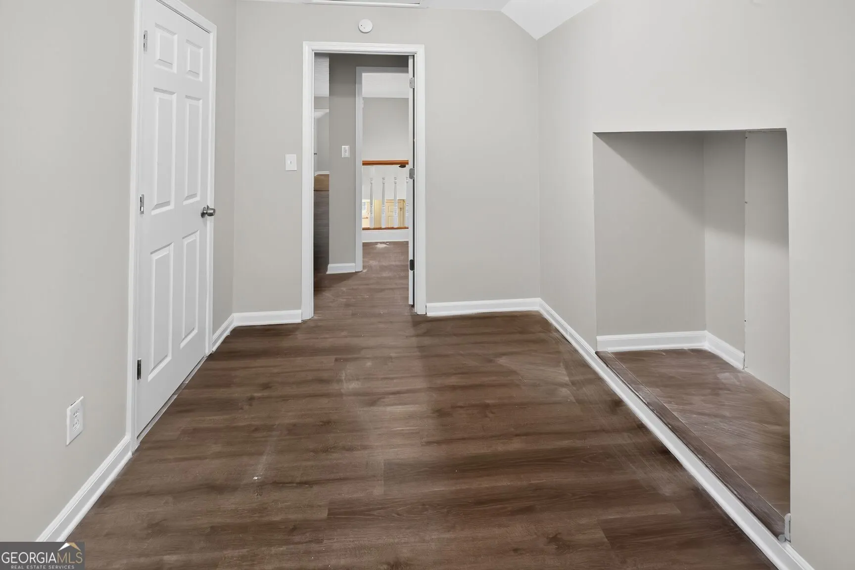 210 Riveredge Way