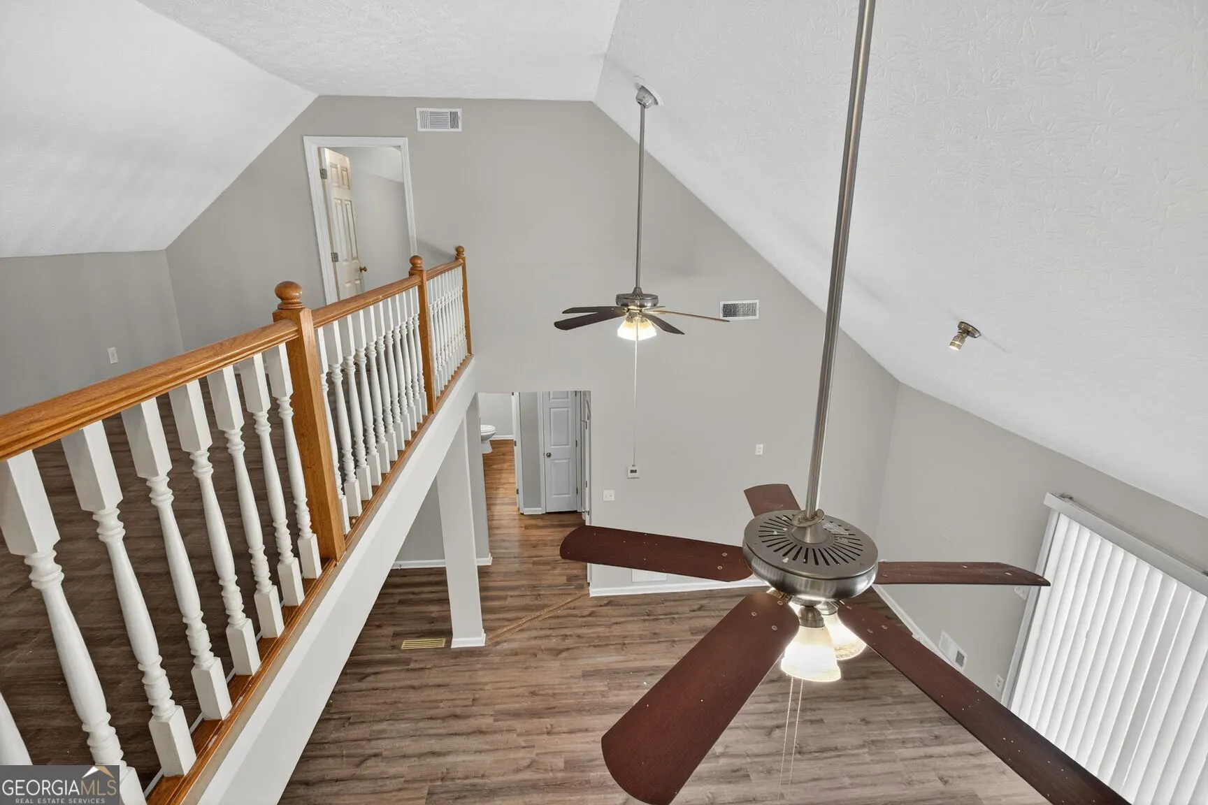 210 Riveredge Way