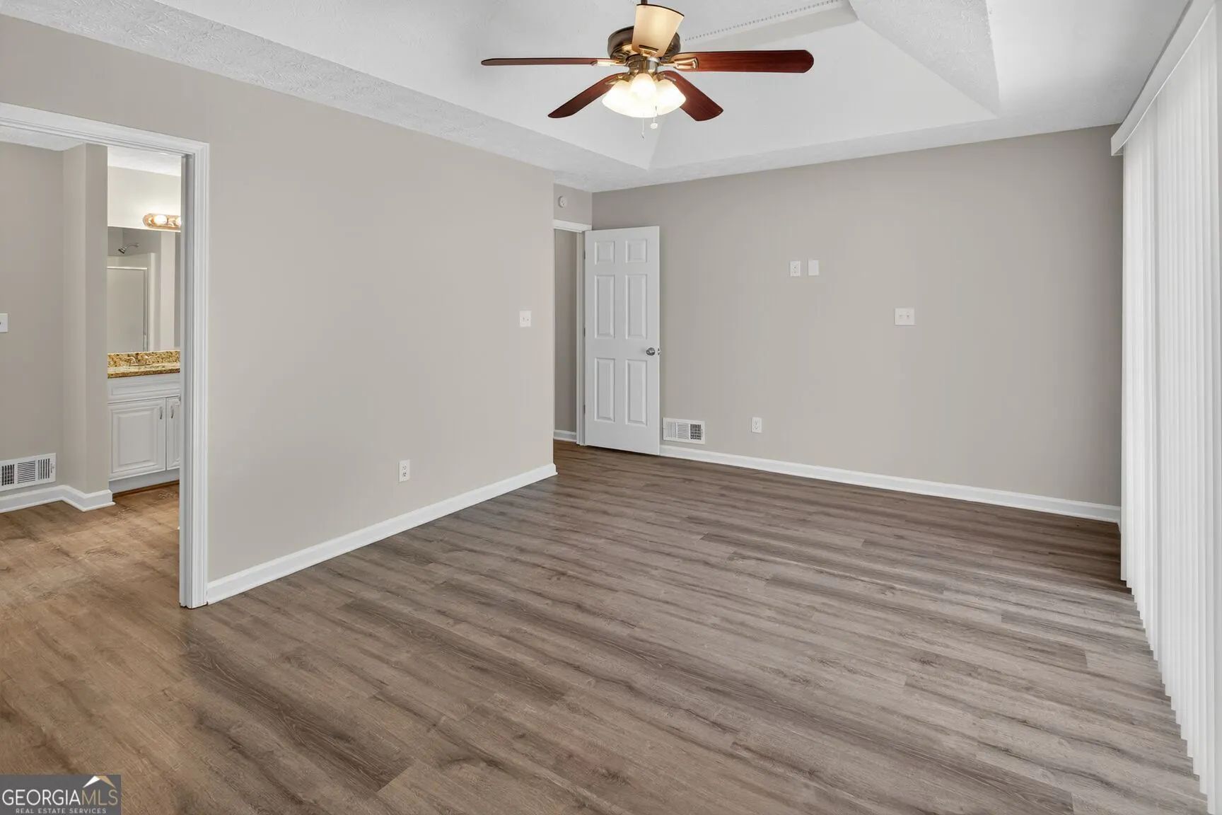 210 Riveredge Way