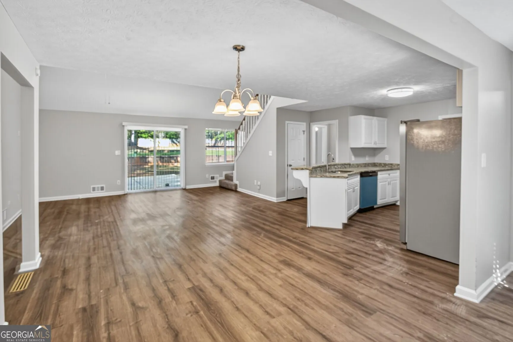 210 Riveredge Way